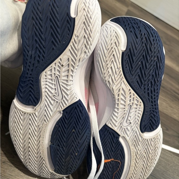 Nike Kids White and Pink Sneakers athletic youth size 7 sports sporty - Picture 3 of 11